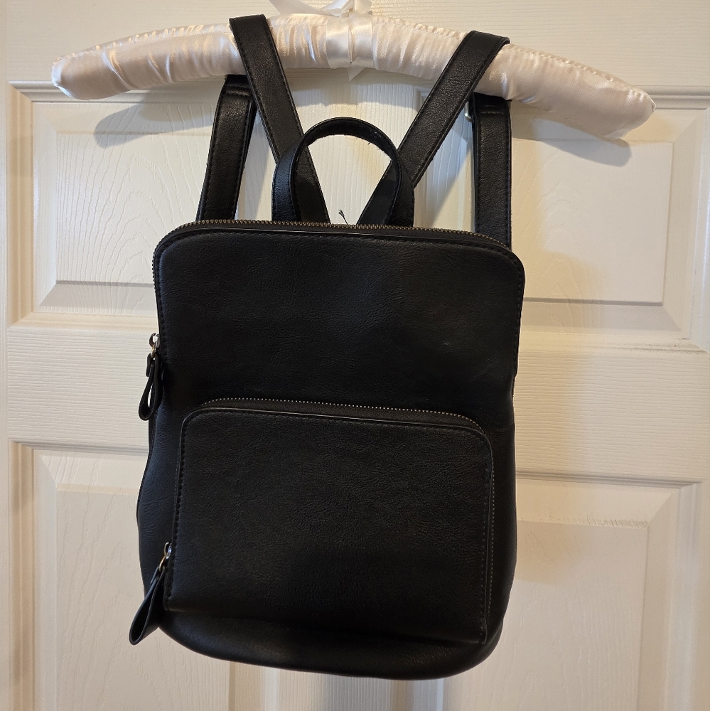 Joy Susan Black Leather Medium-size Backpack